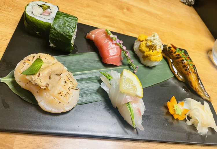 フレンチ、sushi、ワインを堪能できます。